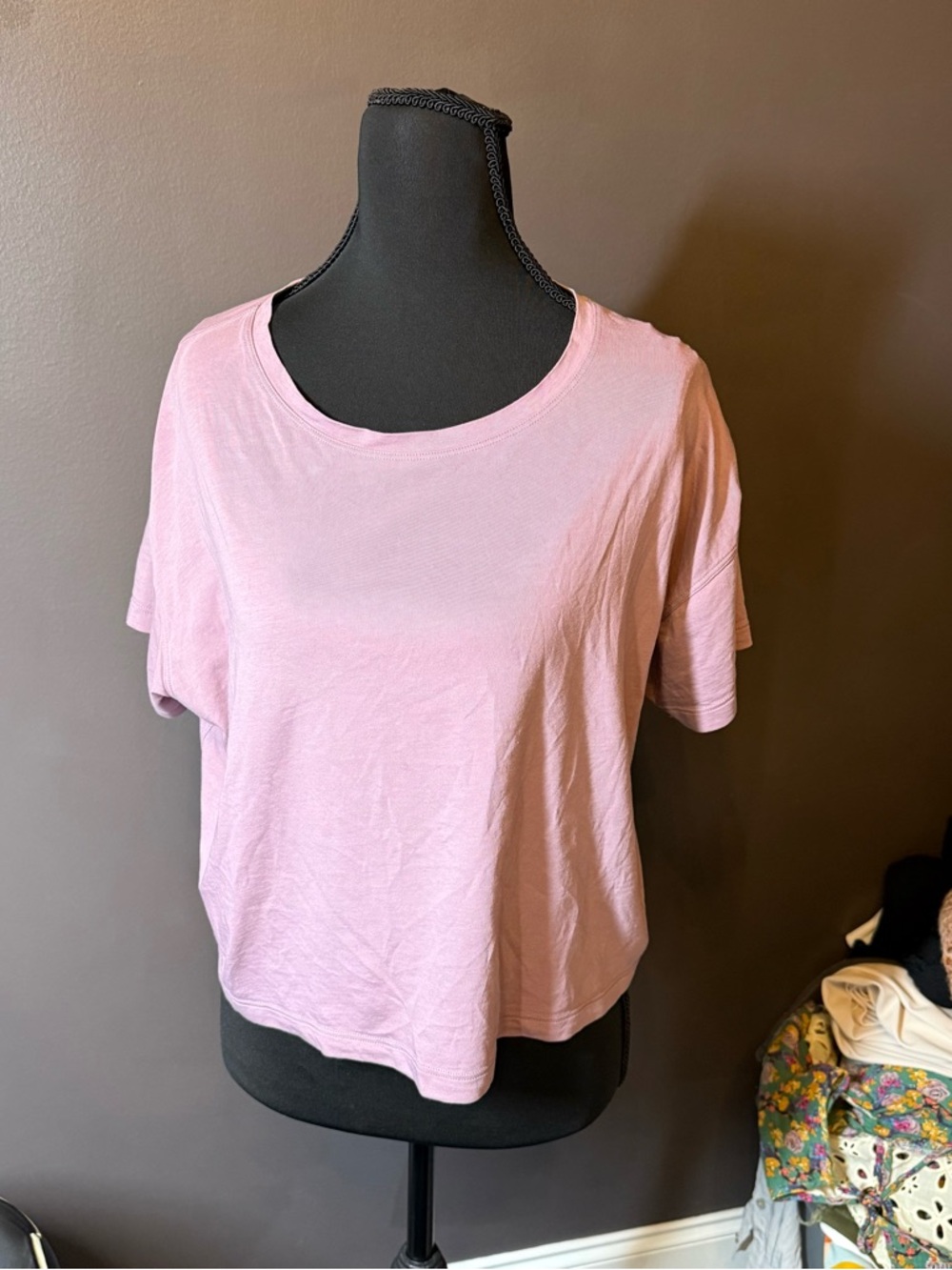 lululemon athletica Light Pink Scoop Neck Short Sleeve Tee